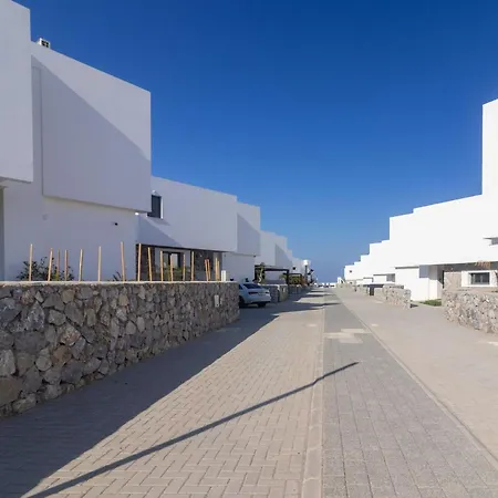 Villa Stunning Bahceli With Private Pool