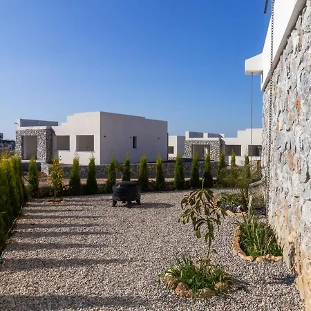Villa Stunning Bahceli With Private Pool Kalogrea