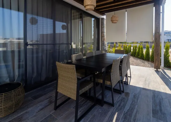 Deja Blu With Private Pool Kalogrea