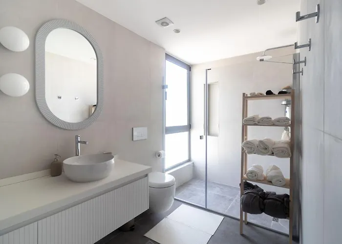 Deja Blu With Private Pool *