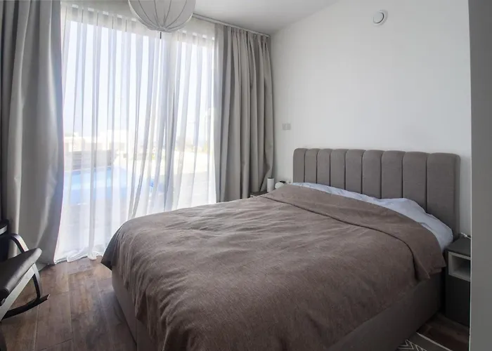 Deja Blu With Private Pool Vila *